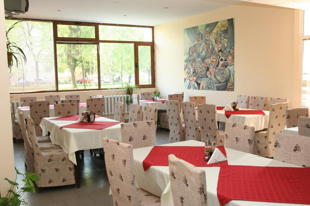 Interrum Hotel Razgrad Exterior photo