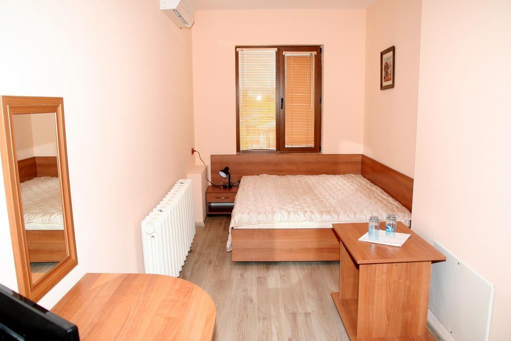 Interrum Hotel Razgrad Room photo