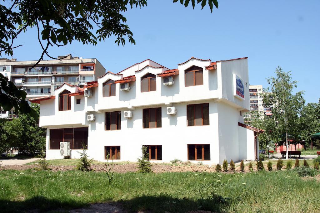 Interrum Hotel Razgrad Exterior photo