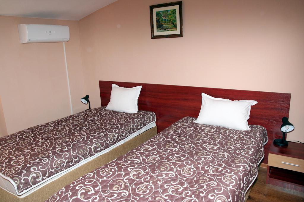 Interrum Hotel Razgrad Room photo