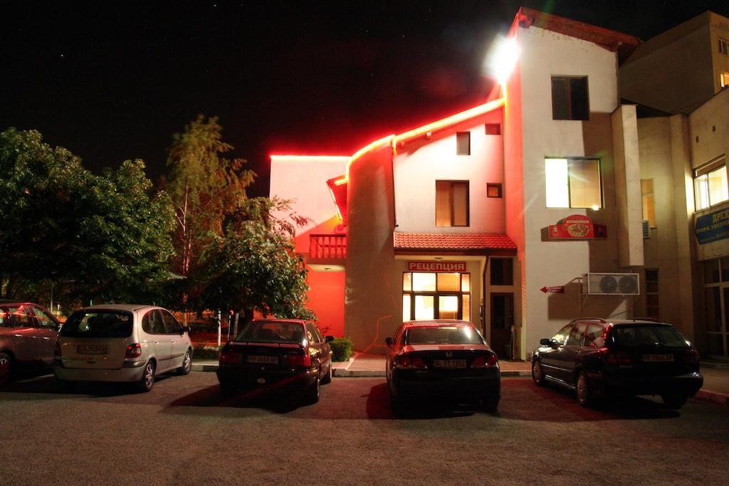 Interrum Hotel Razgrad Exterior photo